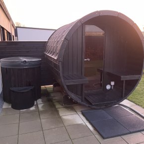 Sauna og isbad sort i have holbk