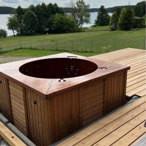 Udespa i Tr� Polar Aquastar 150 cm i terrasse med udsigt