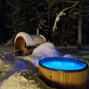 Vildmarksbad citytub arctic med sauna i sne