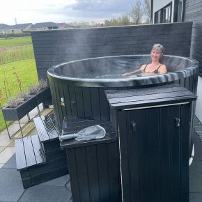 Vildmarksbad citytub arctic med gasovn malet sort