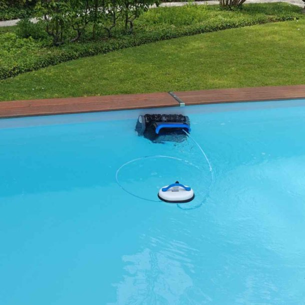8Streme Poolrobot ledningsfri - Reng&oslash;r Bund og V&aelig;g