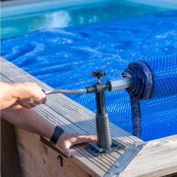 Opruller til termo cover p� fritst�ende tr�pool - set forfra p� hvid baggrund (Varenr. CRP58 - 16427)