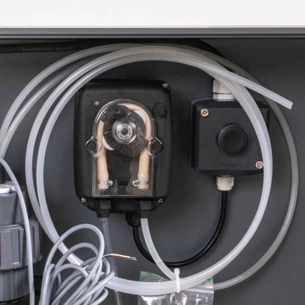 Kemiskab med ugetank - spildopsamling og kemipumpe