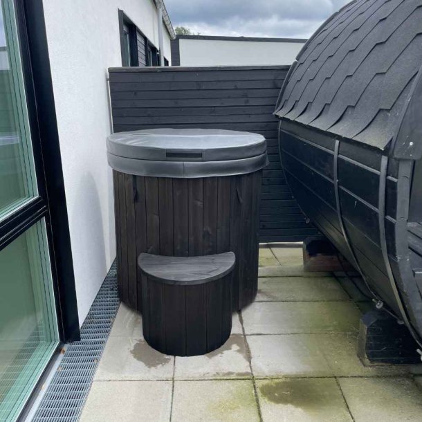 Koldtvandskar i Thermowood med indsats Black Edition Isbad