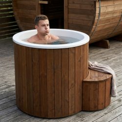 Koldtvandskar Thermowood med indsats - Isbad - set forfra p� hvid baggrund (Varenr. EOCOLDTUB_TG - 23089)